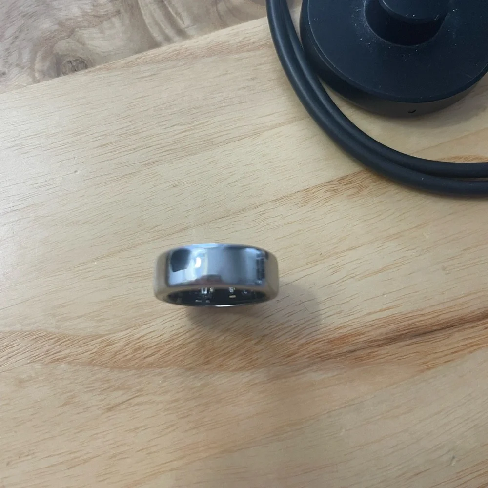 Oura Ring, Gen 3, size 8 - Picture 3 of 11